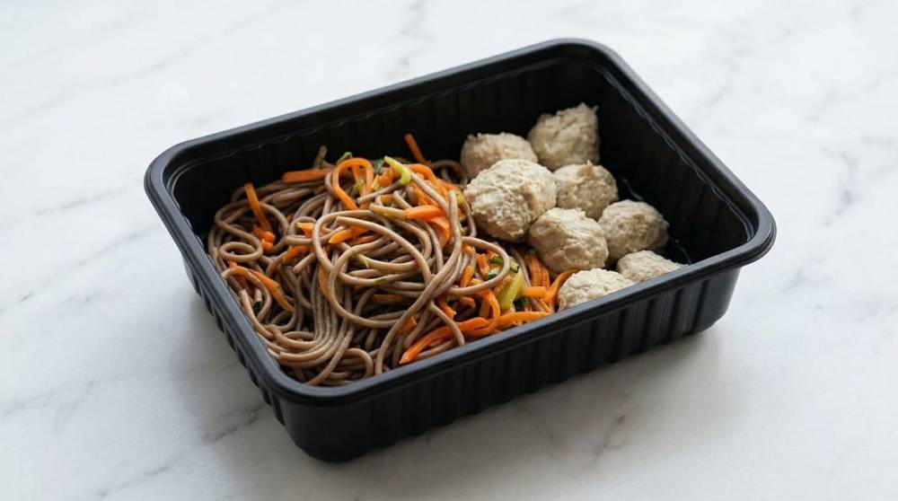 Лапша гречневая с фрикадельками из куриной грудки